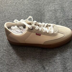 Levi's Men’s Cream Low-Top Sneakers with Gum Outsole